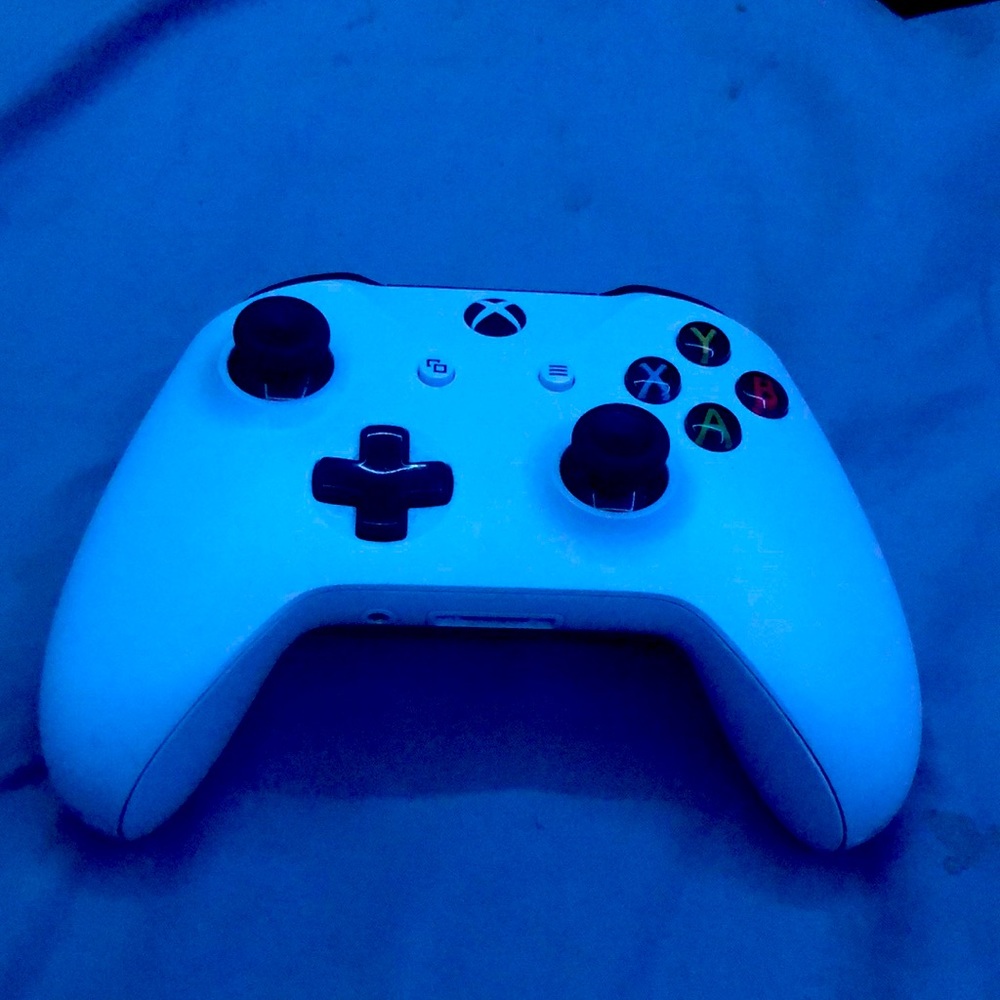 White xbox controller